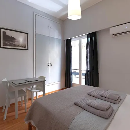 Homy Pagrati Flat 100 Mbps, 12' To Panathenaic Stadium, 5' To Metro * Athens
