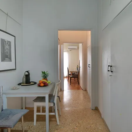 Homy Pagrati Flat 100 Mbps, 12' To Panathenaic Stadium, 5' To Metro Apartment Athens