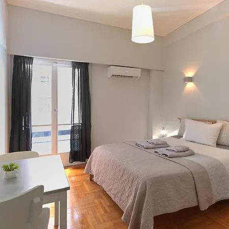 Homy Pagrati Flat 100 Mbps, 12' To Panathenaic Stadium, 5' To Metro